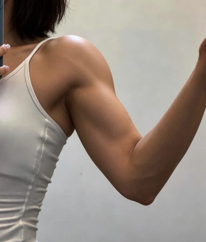 Toned upper arm and shoulder muscle definition following non-surgical body sculpting and fat reduction treatments at Body Sculpting Clinics Sydney.